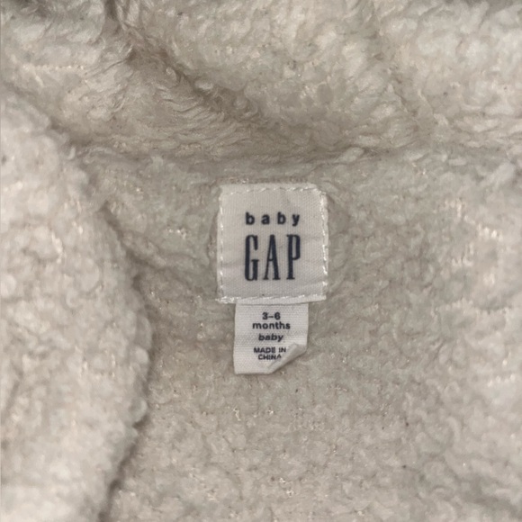 GAP Baby Girl Sherpa Hoodie One-Piece, in size 3-6 months - Picture 4 of 8
